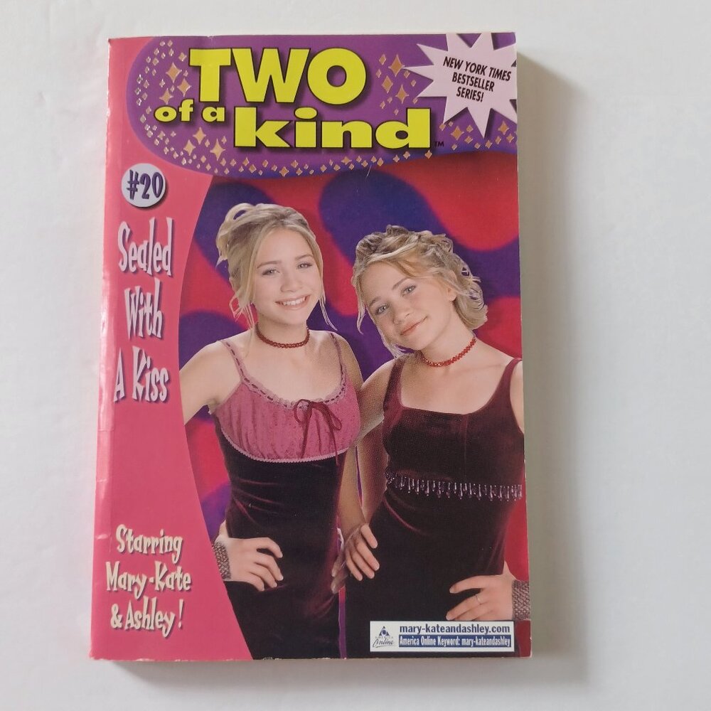2001 Two of a Kind #20 Sealed with a Kiss Ashley and Mary-Kate Olsen Book